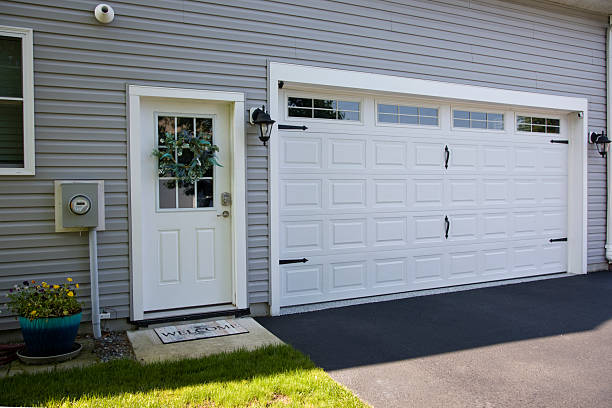 24/7 Emergency Garage Door Panel Replacement experts in Los Chaves, NM
